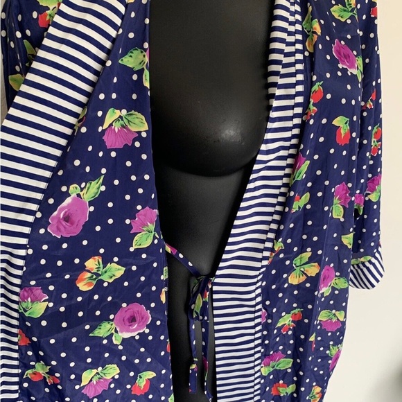 Victoria’s Secret Robe One Size. Fits All - Picture 5 of 8